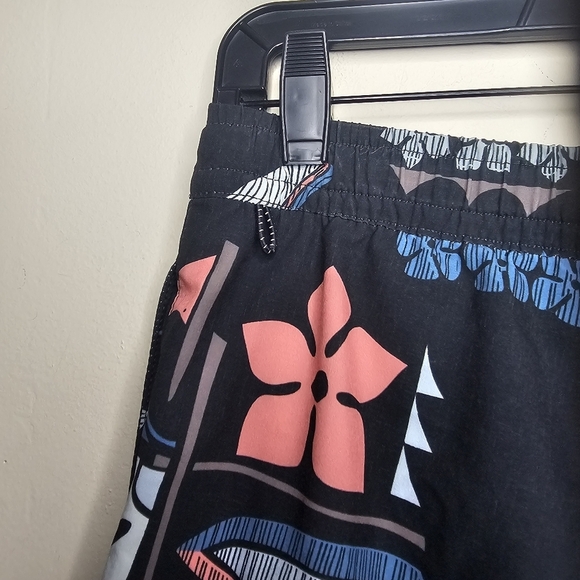 Quicksilver Lined Board Shorts Size Small - Picture 6 of 7